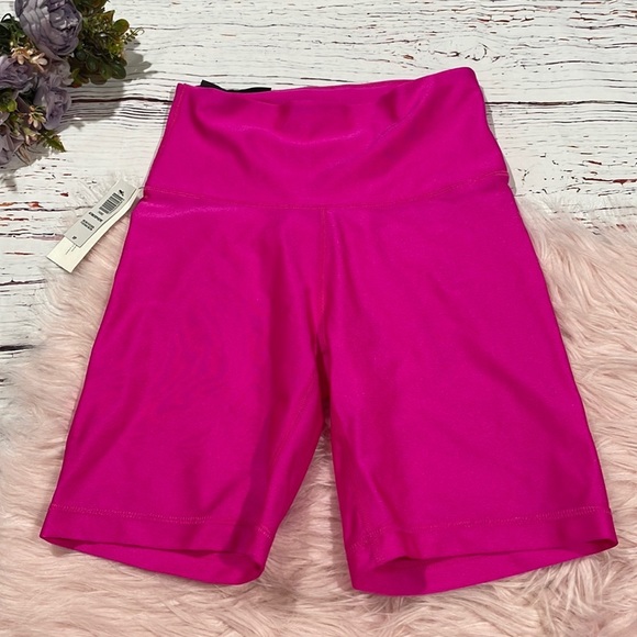 NWT TNA Aritzia Atmosphere Bright Neon Fuchsia Pink Bike Shorts - Picture 1 of 8